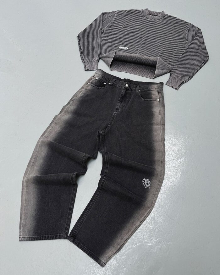 Mertra Sweatshirt and Jeans Set – Black and Blue streetwear outfit with embroidered logo and premium denim