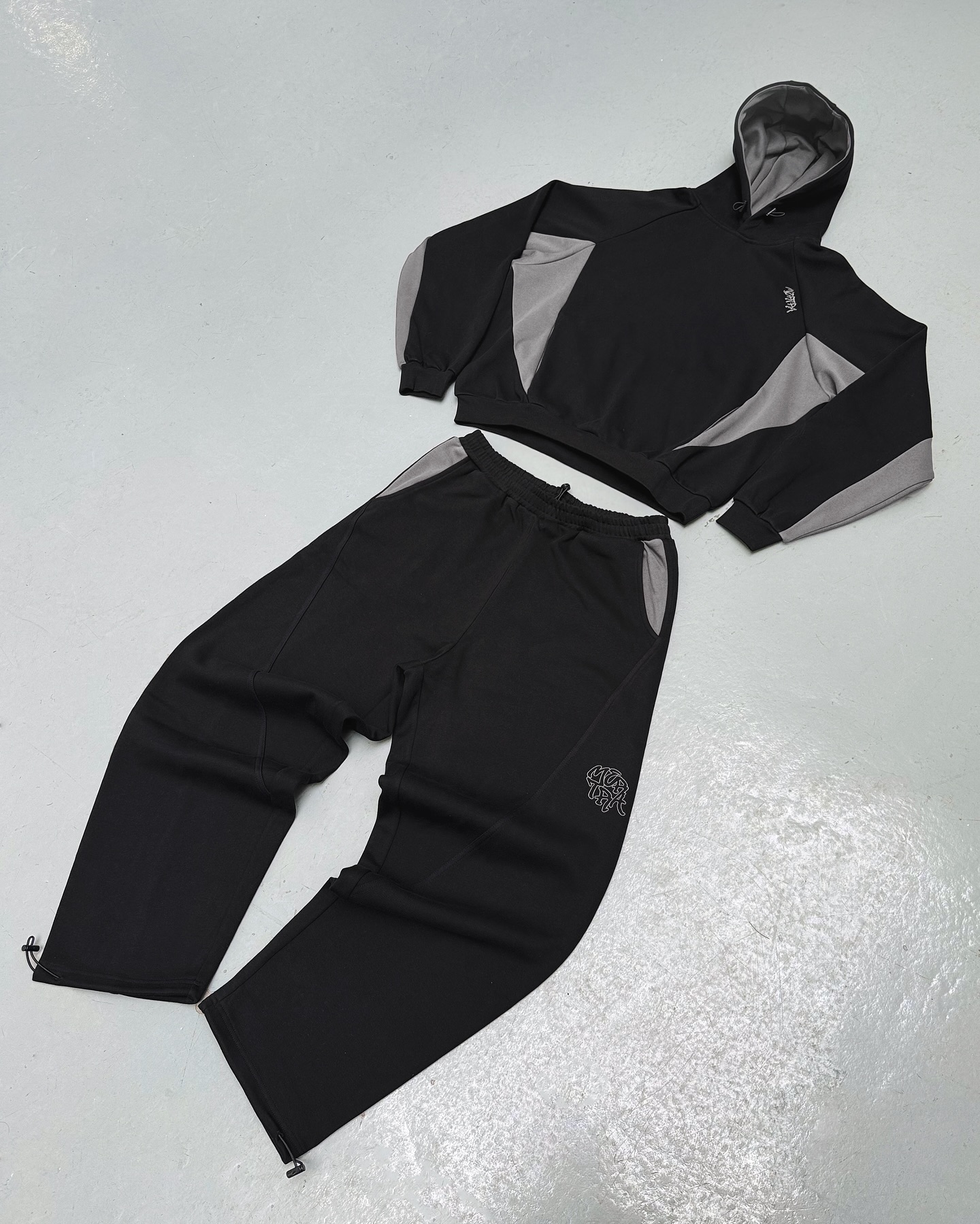 466915430_1800874750716334_5056822132419065931_n.jpg A Mertra Tracksuit - Black - Image 1