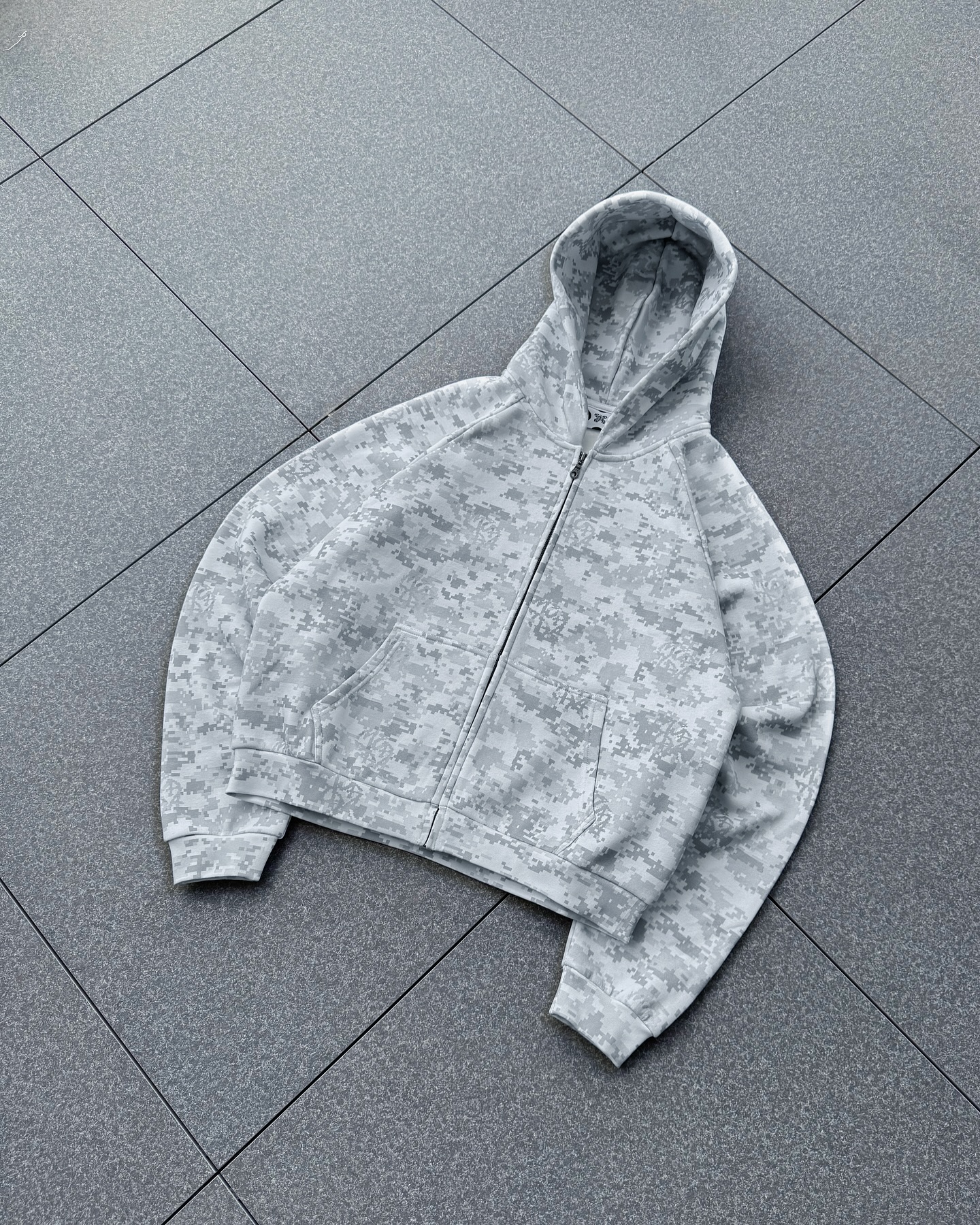 475473489_18022457792641675_7586882331349199574_n.jpg Mertra Glitch Hood (Light Gray) - Image 1