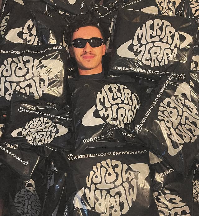 Worldwide shipping available.