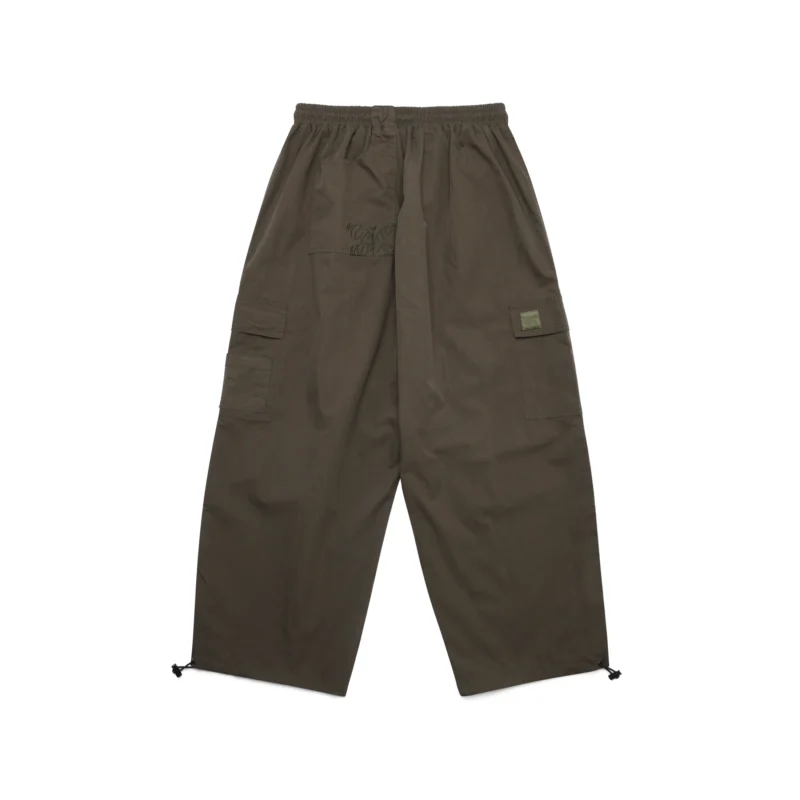 Army green Mertra Baggies streetwear pants with cargo pockets